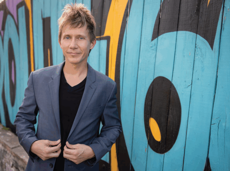 Signature Symphony Artistic Director Scott Seaton.